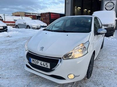 Begagnad Peugeot 208 82 HK (60 kW) 2014 Vit Halvkombi