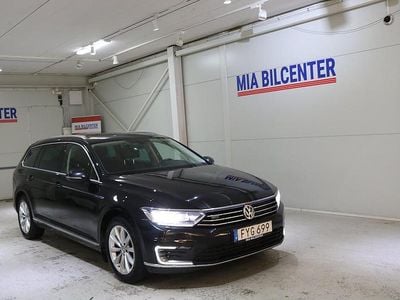 Svart Begagnad 2016 VW Passat GTE Kombi | 139 900 kr (Marknadspris)