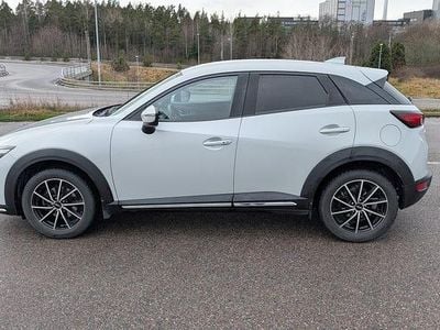 Ceramic metallic. vit med lite grå ton. Begagnad 2018 Mazda CX-3 SUV | 155 000 kr (Marknadspris)