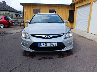 begagnad Hyundai i30 cw 1.6 Euro 5, S&V-hjul Tvåägarebil !!