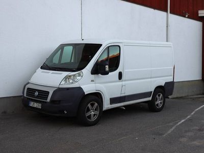 begagnad Fiat Ducato Van 3.0t 2.2 HDi Webasto 3-sits Komfortvägg AC