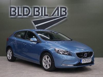 Blå Begagnad 2015 Volvo V40 Kinetic Halvkombi | 129 900 kr (Marknadspris)