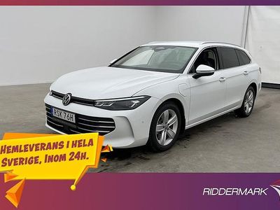 Vit Begagnad 2024 VW Passat Kombi | 414 800 kr (Marknadspris)