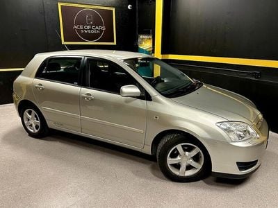 Begagnad Toyota Corolla 110 HK (80 kW) 2005 Silver Halvkombi