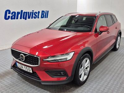 Röd (fusion red metallic) Begagnad 2023 Volvo V60 CC Core Kombi | 409 000 kr (Lite dyr)