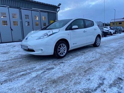 Begagnad Nissan Leaf 80 kW (109 HK) 2016 Vit Halvkombi