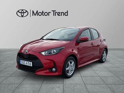Röd Begagnad 2023 Toyota Yaris Hybrid Active | 224 900 kr (Superpris)
