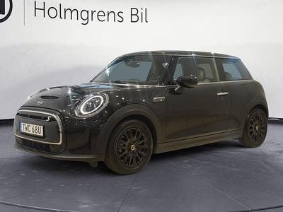 Begagnad Mini Cooper Essential 110 kW (150 HK) 2022 Svart Halvkombi