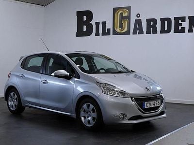 Ljusgrå Begagnad 2014 Peugeot 208 Halvkombi | 89 900 kr (Dyr)