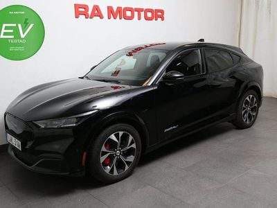 Svart Begagnad 2021 Ford Mustang Mach-E SUV | 319 800 kr (Bra pris)