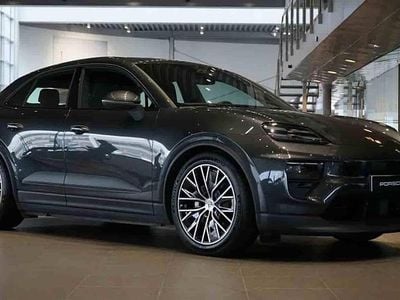 Grå Begagnad 2025 Porsche Macan 4 Electric SUV | 859 000 kr