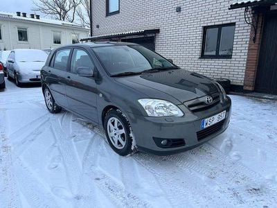 Grå Begagnad 2005 Toyota Corolla Halvkombi | 49 900 kr (Lite dyr)