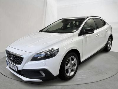 Vit Begagnad 2016 Volvo V40 CC Momentum Kombi | 109 000 kr (Superpris)