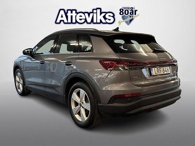 Grå Begagnad 2022 Audi Q4 e-tron Proline SUV | 329 900 kr (Marknadspris)