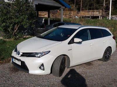 Vit Begagnad 2013 Toyota Auris Touring Sports Edition Kombi | 103 500 kr (Marknadspris)