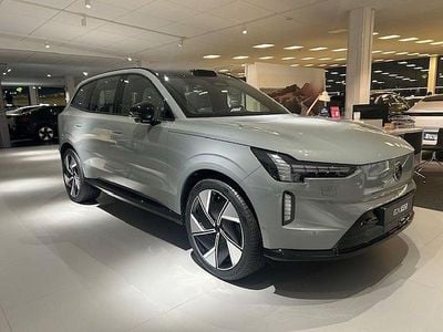 Grå Begagnad 2024 Volvo EX90 Performance SUV | 979 900 kr (Bra pris)