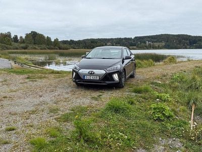 Begagnad Hyundai Ioniq Premium 100 kW (136 HK) 2019 Svart Halvkombi
