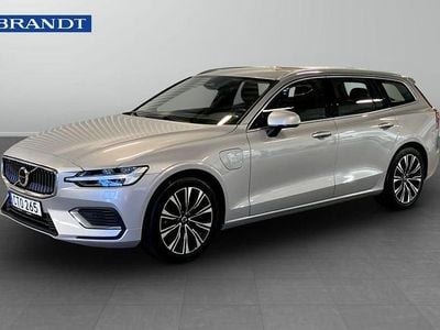 Begagnad Volvo V60 Core 355 HK (261 kW) 2023 Silver Kombi