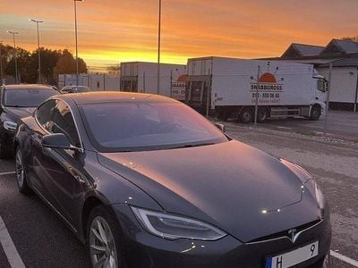 Grå Begagnad 2019 Tesla Model S Standard Range Halvkombi | 359 000 kr (Dyr)