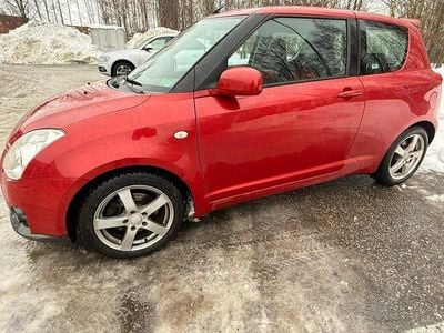 Röd Begagnad 2009 Suzuki Swift Halvkombi | 60 000 kr