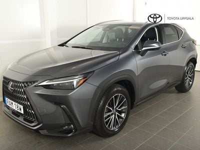 Grå Begagnad 2023 Lexus NX450h+ Executive Line SUV | 599 900 kr (Marknadspris)