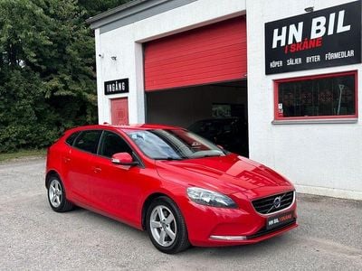Röd Begagnad 2014 Volvo V40 Kinetic Kombi | 89 900 kr (Marknadspris)