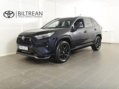 Blå metallic Begagnad 2023 Toyota RAV4 Sport SUV | 529 900 kr (Marknadspris)