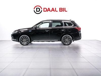 Begagnad Mitsubishi Outlander P-HEV 121 HK (88 kW) 2016 Svart SUV