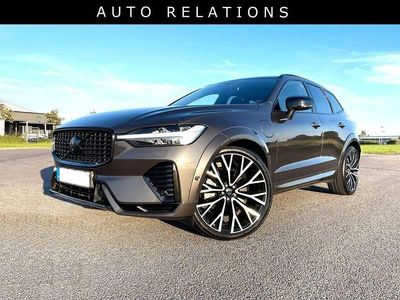Grå platinum grey metallic Begagnad 2022 Volvo XC60 R-Design SUV | 669 900 kr