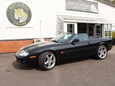 Svart Begagnad 2000 Jaguar XKR Cab | 279 000 kr