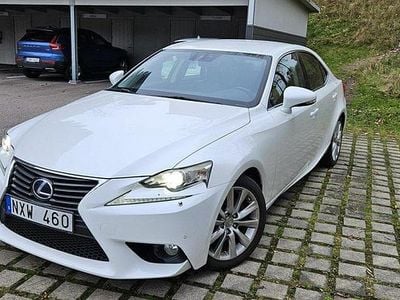Lexus IS300h