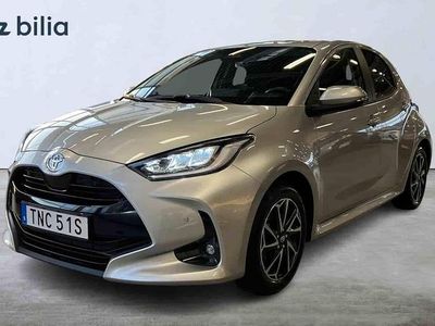 Silver Begagnad 2025 Toyota Yaris Hybrid Halvkombi | 279 900 kr