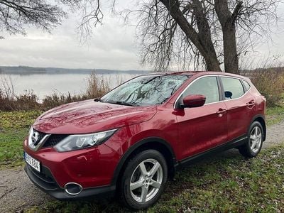 Vinröd Begagnad 2016 Nissan Qashqai SUV | 144 000 kr (Marknadspris)