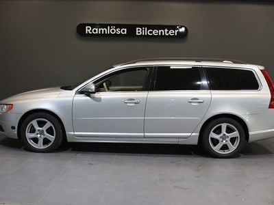 Ljusgrå Begagnad 2010 Volvo V70 Momentum Kombi | 89 900 kr (Marknadspris)