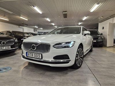 Vit Begagnad 2023 Volvo V90 Momentum Kombi | 399 000 kr (Marknadspris)