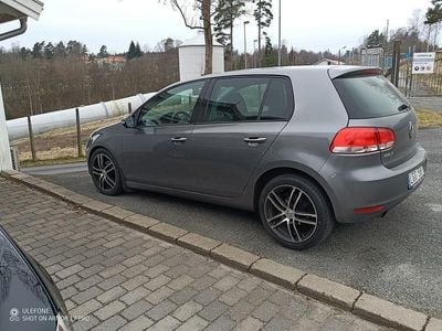 Begagnad VW Golf VI 105 HK (77 kW) 2011 Grå Halvkombi