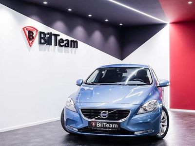 Blå Begagnad 2015 Volvo V40 Kinetic Kombi | 135 000 kr (Marknadspris)