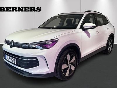 Vit Begagnad 2024 VW Tiguan Life SUV | 369 900 kr (Marknadspris)