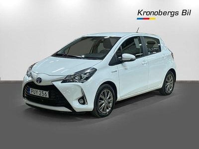 Vit Begagnad 2019 Toyota Yaris Hybrid Active Halvkombi | 154 500 kr (Marknadspris)