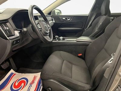 Grå Begagnad 2021 Volvo V60 CC Kombi | 359 000 kr (Marknadspris)