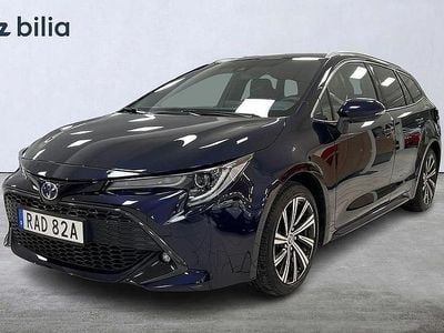 Mörkblå Begagnad 2022 Toyota Corolla Style Kombi | 284 900 kr (Marknadspris)