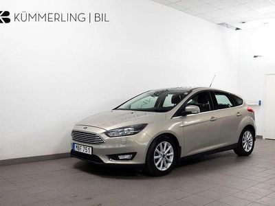 Grå Begagnad 2015 Ford Focus Titanium Halvkombi | 134 900 kr (Lite dyr)