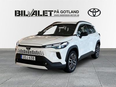 Vit Begagnad 2025 Toyota Corolla Cross SUV | 419 000 kr (Marknadspris)