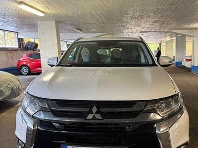 Begagnad Mitsubishi Outlander 203 HK (149 kW) 2016 Vit SUV