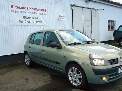 Grön Begagnad 2002 Renault Clio II Authentique Halvkombi | 18 500 kr (Lite dyr)