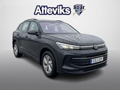 Mörkgrå (grå) Begagnad 2024 VW Tiguan Life SUV | 354 900 kr (Marknadspris)
