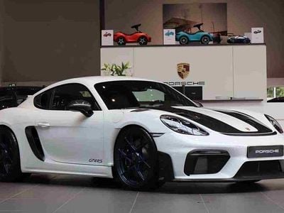 Vit Ny 2025 Porsche 718 Cayman GT4 Sportkupé | 1 949 700 kr (Marknadspris)