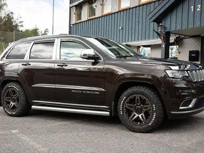 Mörkbrun Begagnad 2017 Jeep Grand Cherokee Summit SUV | 289 900 kr