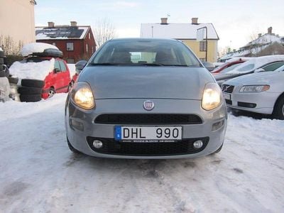 Begagnad Fiat Punto Easy 70 HK (51 kW) 2012 Grå Halvkombi