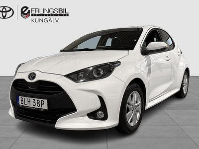 Vit Begagnad 2022 Toyota Yaris Hybrid Active Halvkombi | 204 900 kr (Marknadspris)